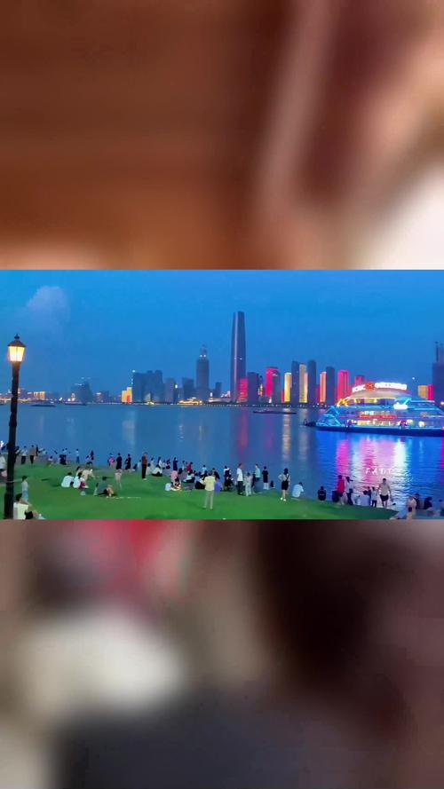 武汉夜晚活动多样，汉口江滩与武昌光谷商圈夜场服务哪家强？