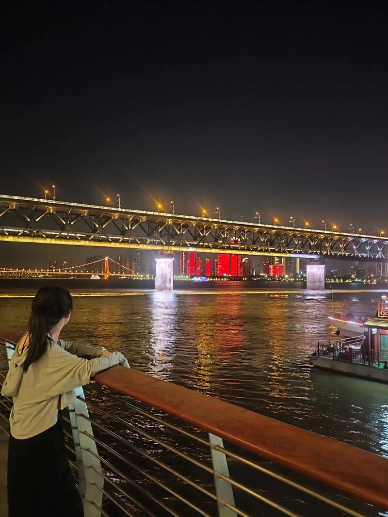 武汉夜生活去哪里？避开游客陷阱，探寻真实江城之夜（附惊喜）